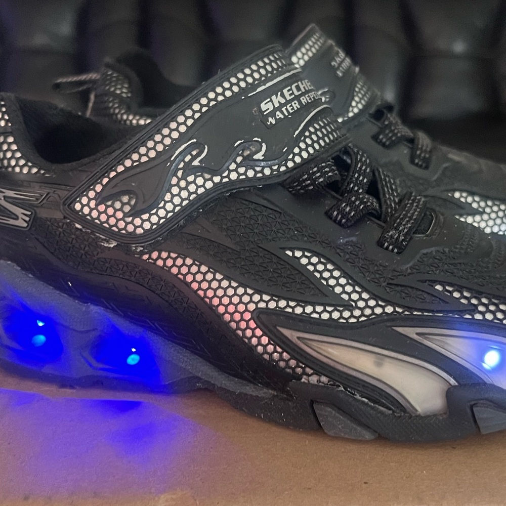Skechers black